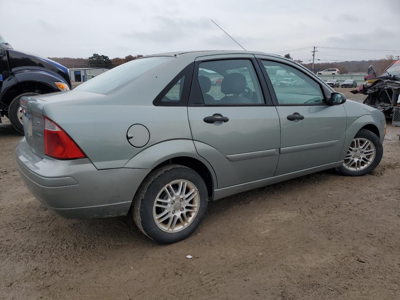 Ford Focus Zx4 Image 2