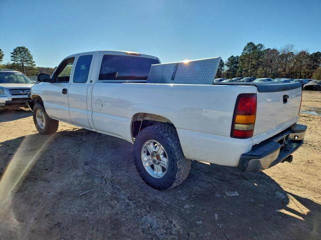Chevrolet Silverado K1500 Image 3