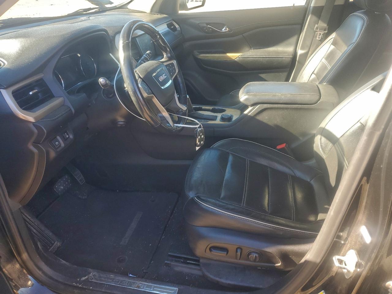 GMC Acadia Denali Image 4