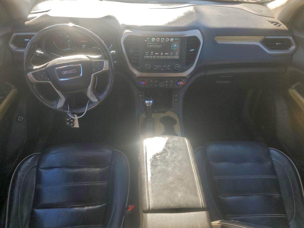 GMC Acadia Denali Image 11