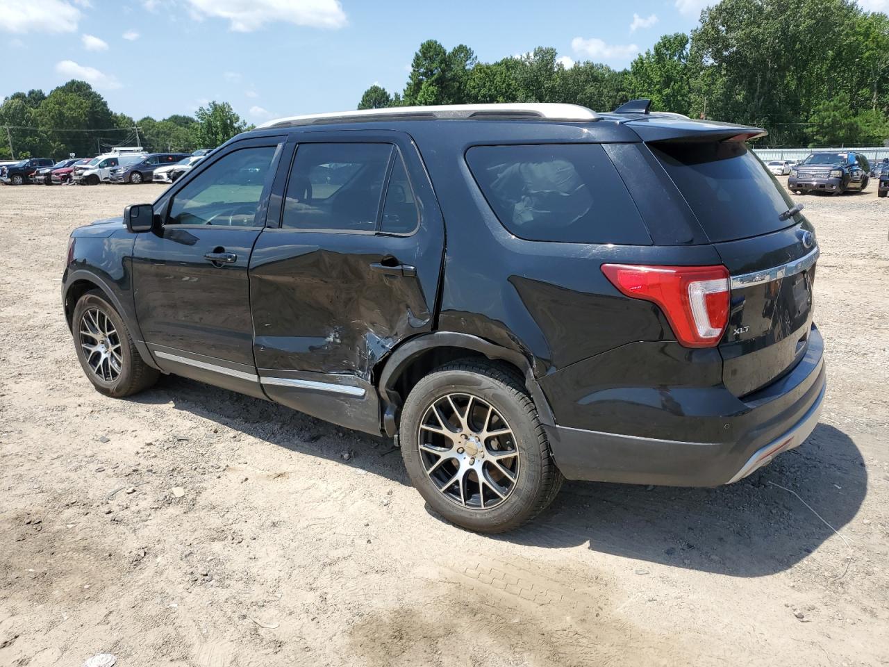 Ford Explorer Xlt Image 2