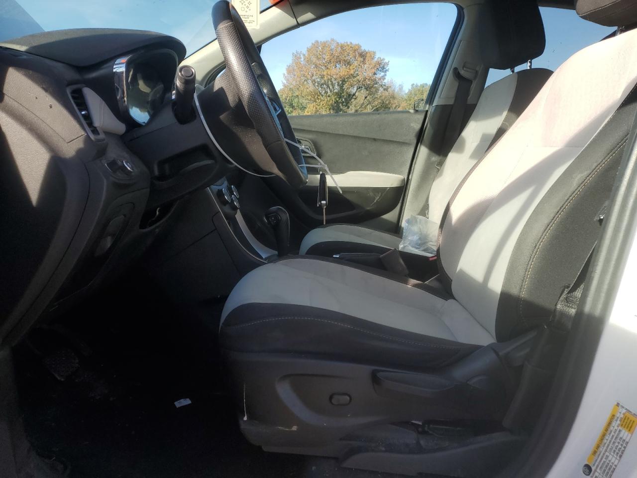 Chevrolet Trax Ls Image 4