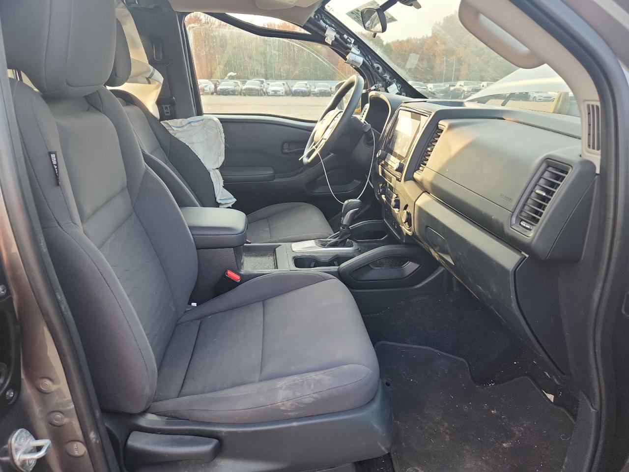 Nissan Frontier S Image 10