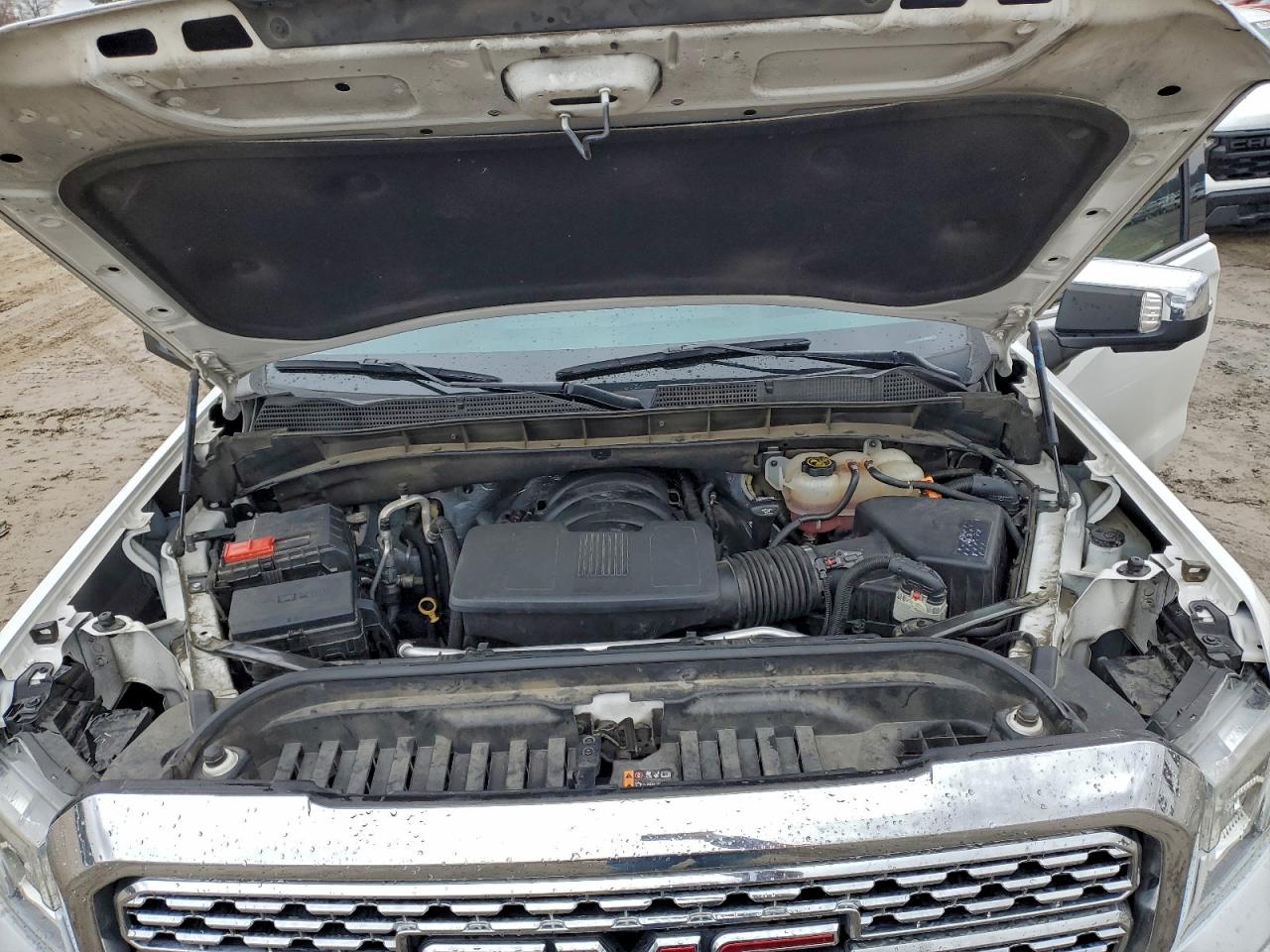 GMC Sierra K1500 Denali Image 8