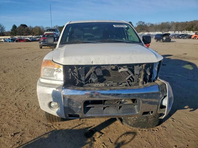 Nissan Titan S Image 2