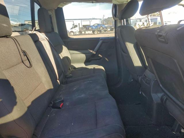 Nissan Titan S Image 10