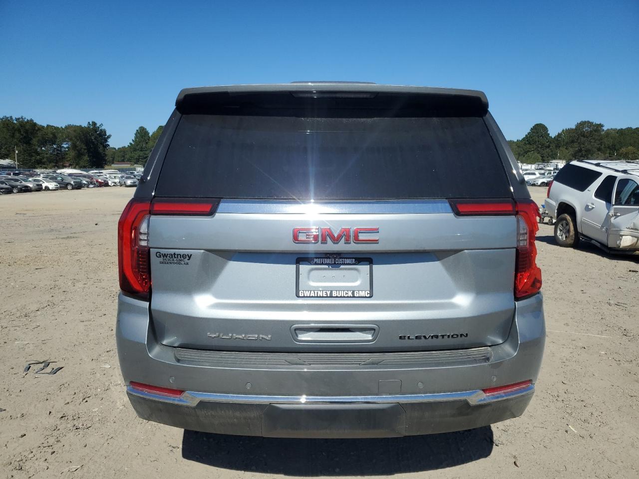 GMC Yukon Elevation Image 4