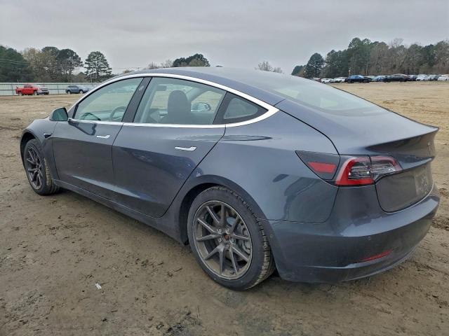 Tesla Model 3 Image 10