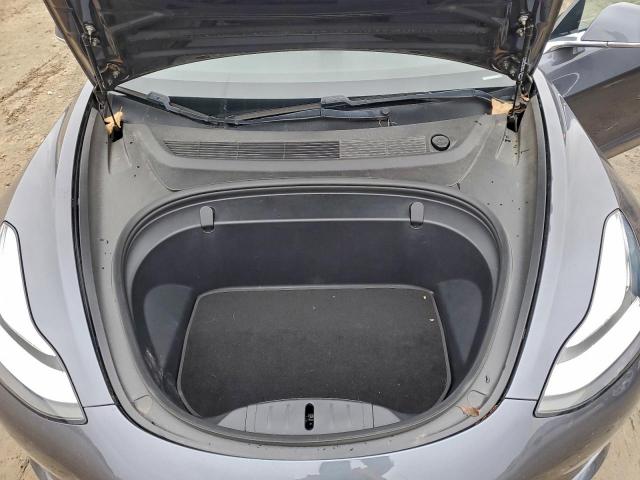 Tesla Model 3 Image 12
