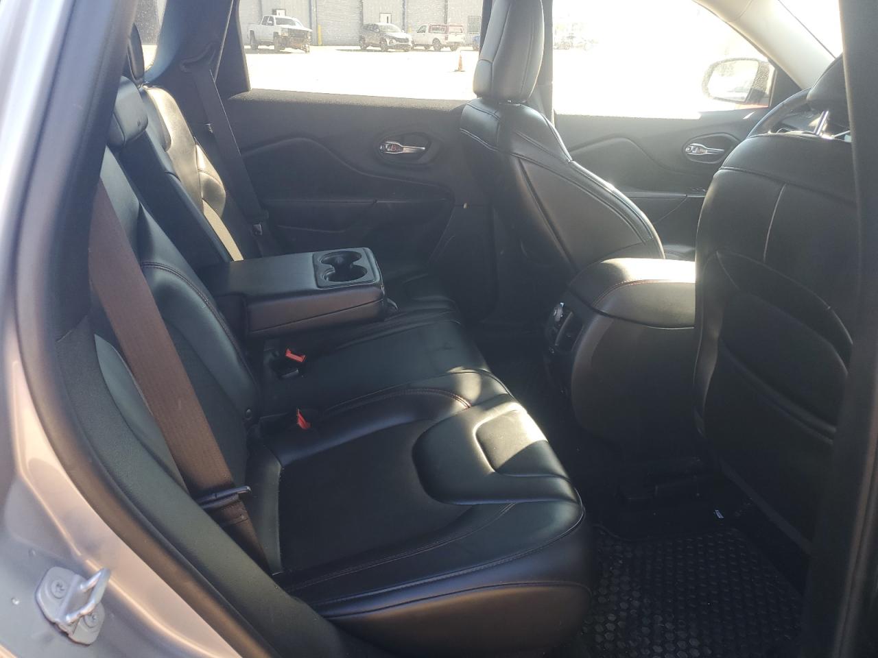 Jeep Cherokee Trailhawk Image 6