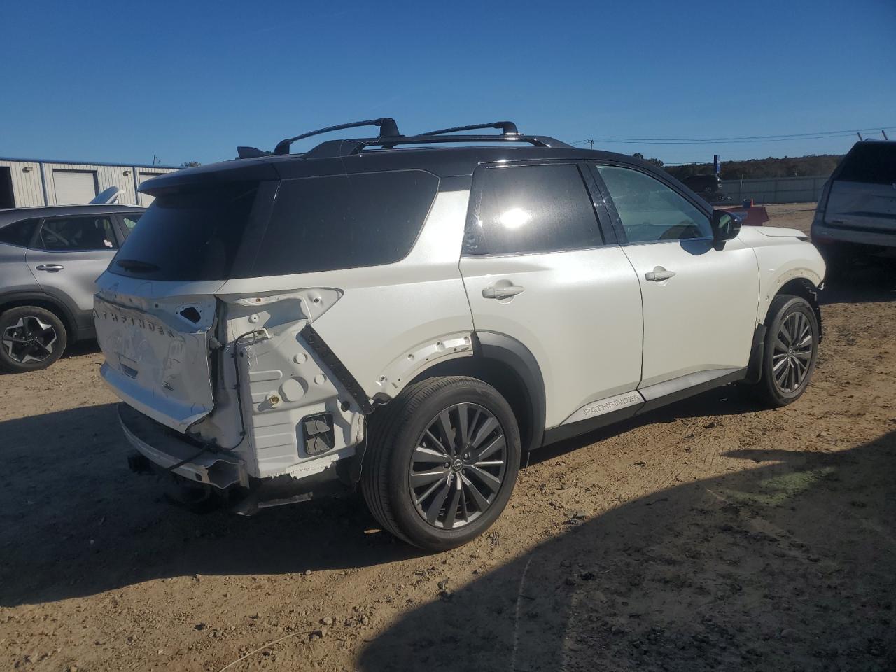 Nissan Pathfinder Sl Image 11