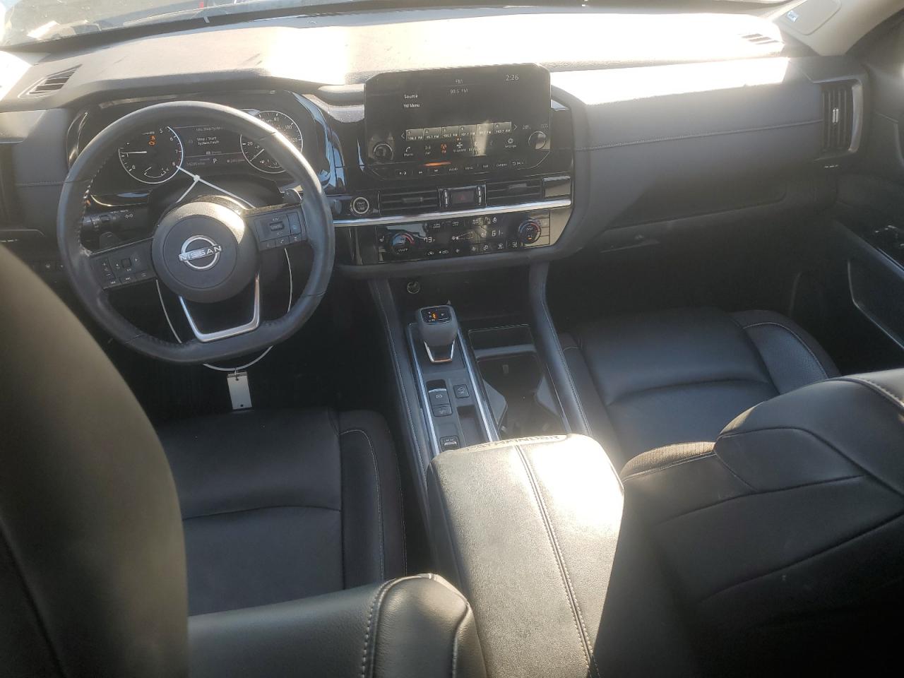 Nissan Pathfinder Sl Image 4