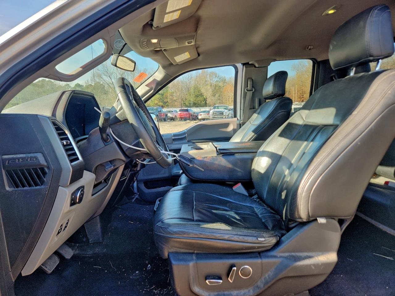 Ford F-150 Super Cab Image 5