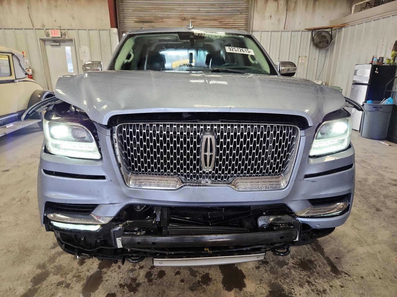 Lincoln Navigator Black Label Image 11