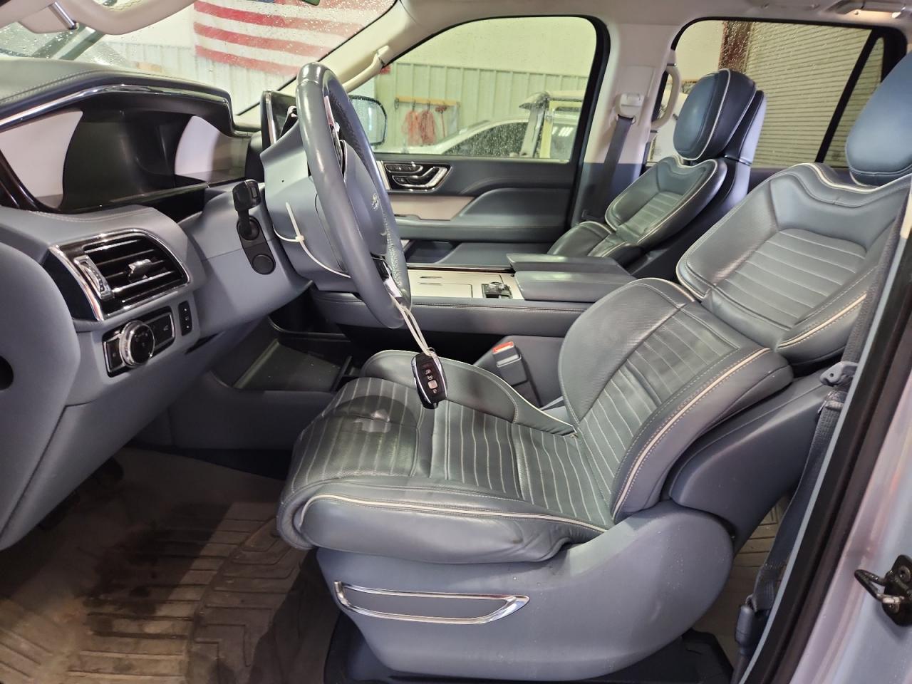 Lincoln Navigator Black Label Image 7