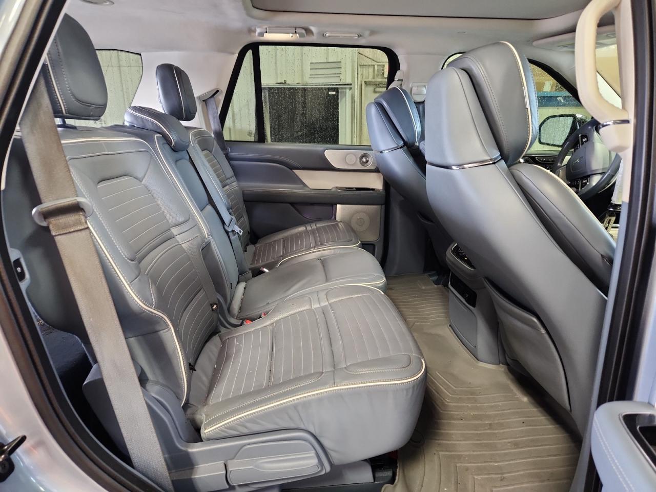 Lincoln Navigator Black Label Image 6