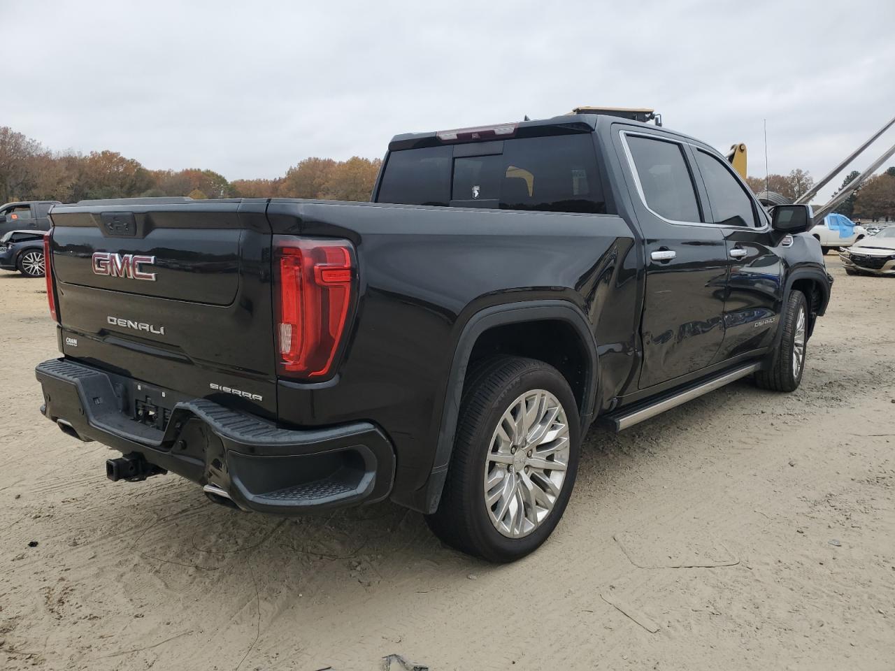 GMC Sierra K1500 Denali Image 3