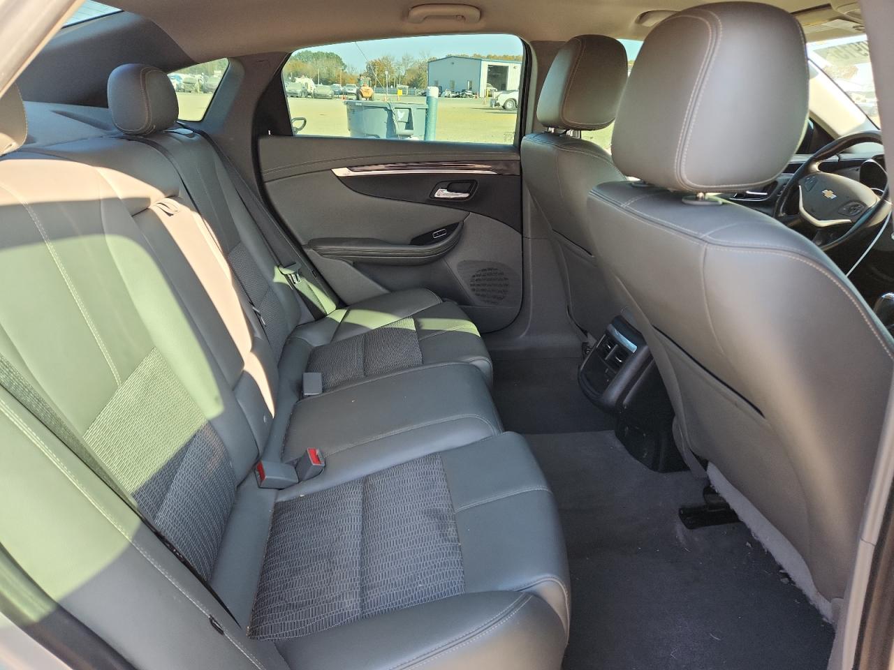 Chevrolet Impala Lt Image 10