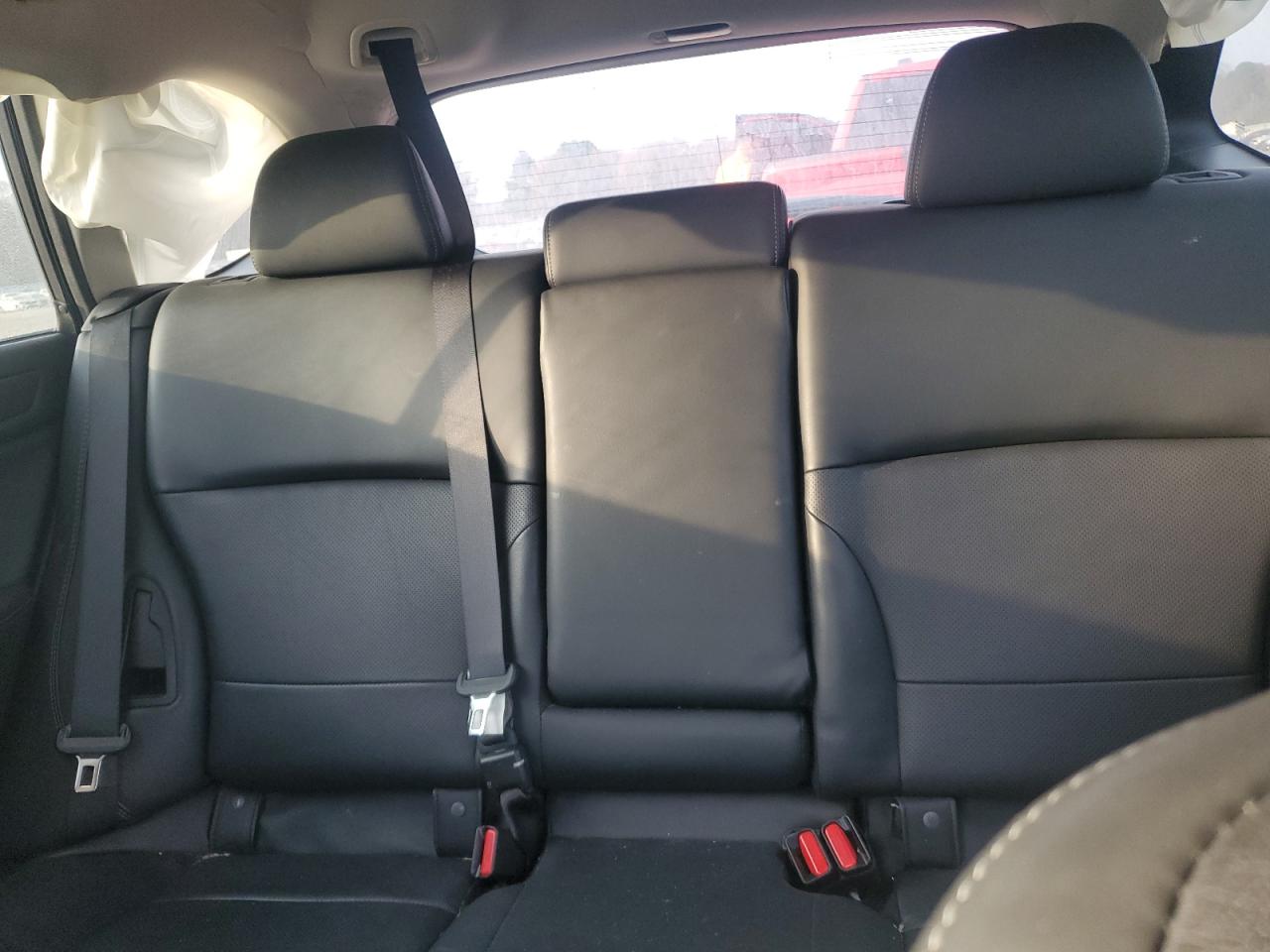 Subaru Outback 2.5i Limited Image 13