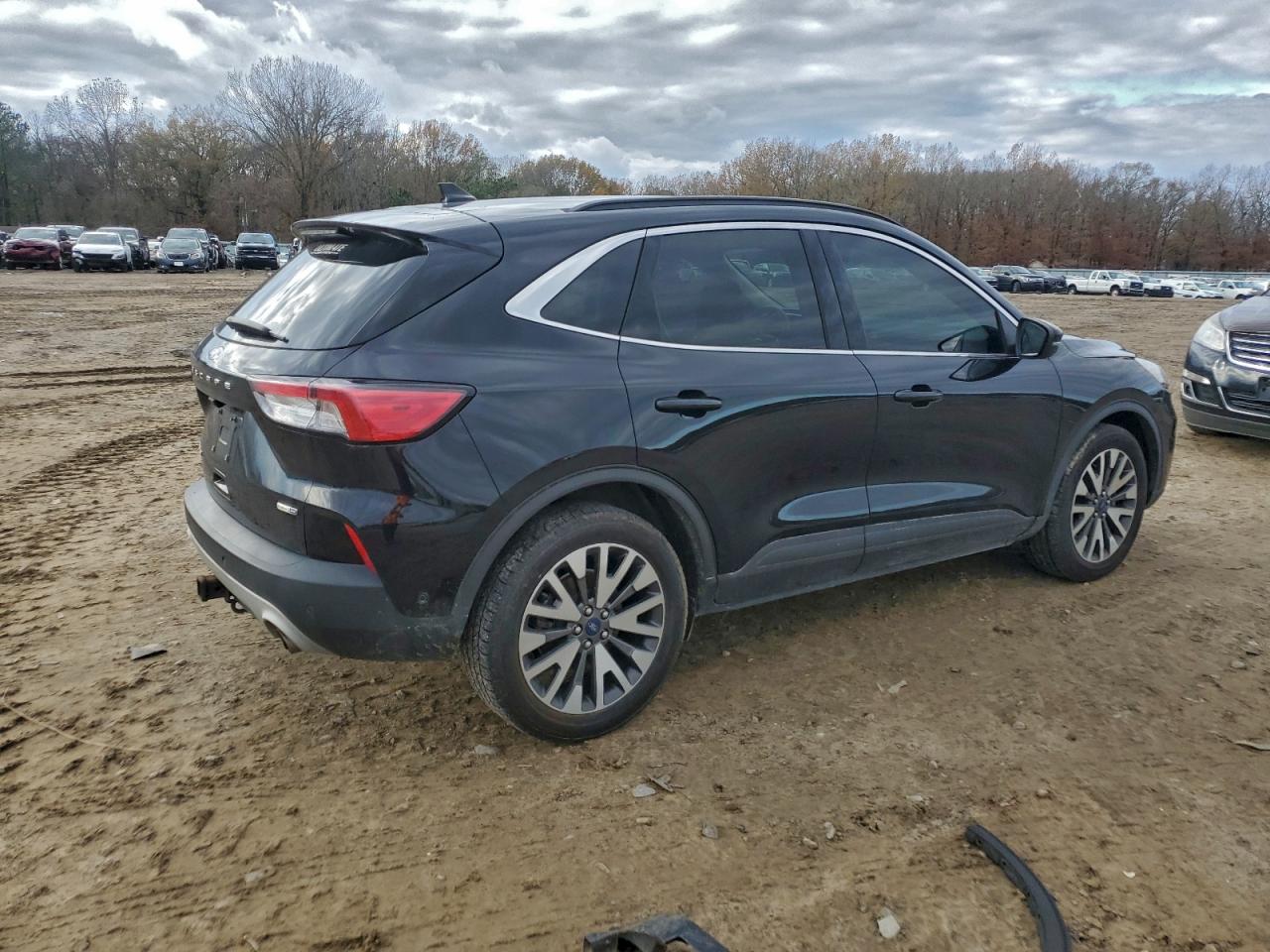 Ford Escape Titanium Image 2