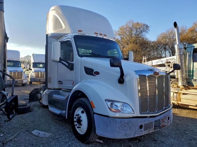  Salvage Peterbilt 579