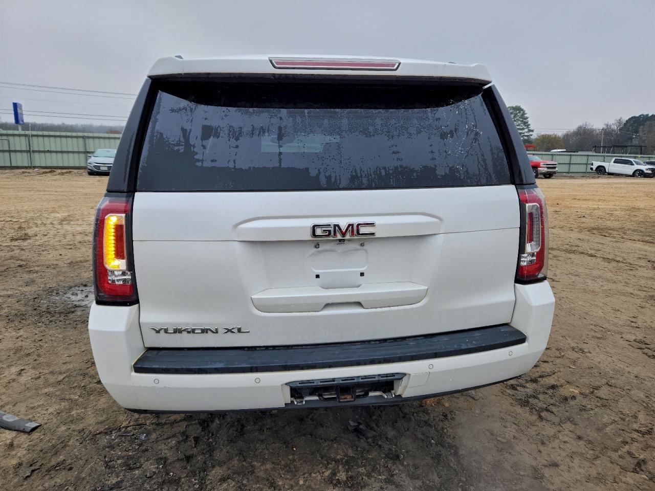 GMC Yukon K1500 Slt Image 3