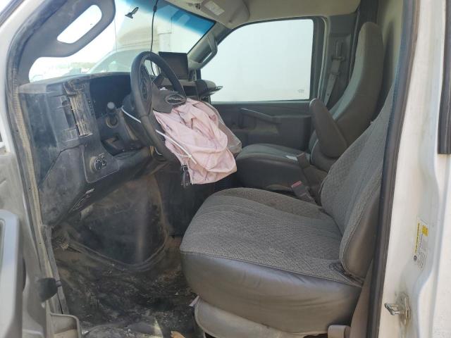 GMC Savana Cutaway G3500 Image 11