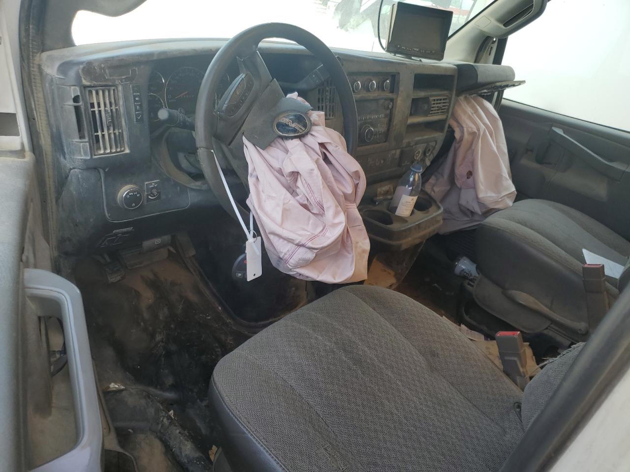 GMC Savana Cutaway G3500 Image 5