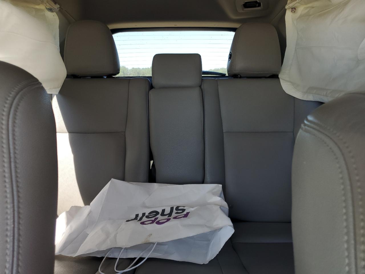 Toyota RAV4 Le Image 12