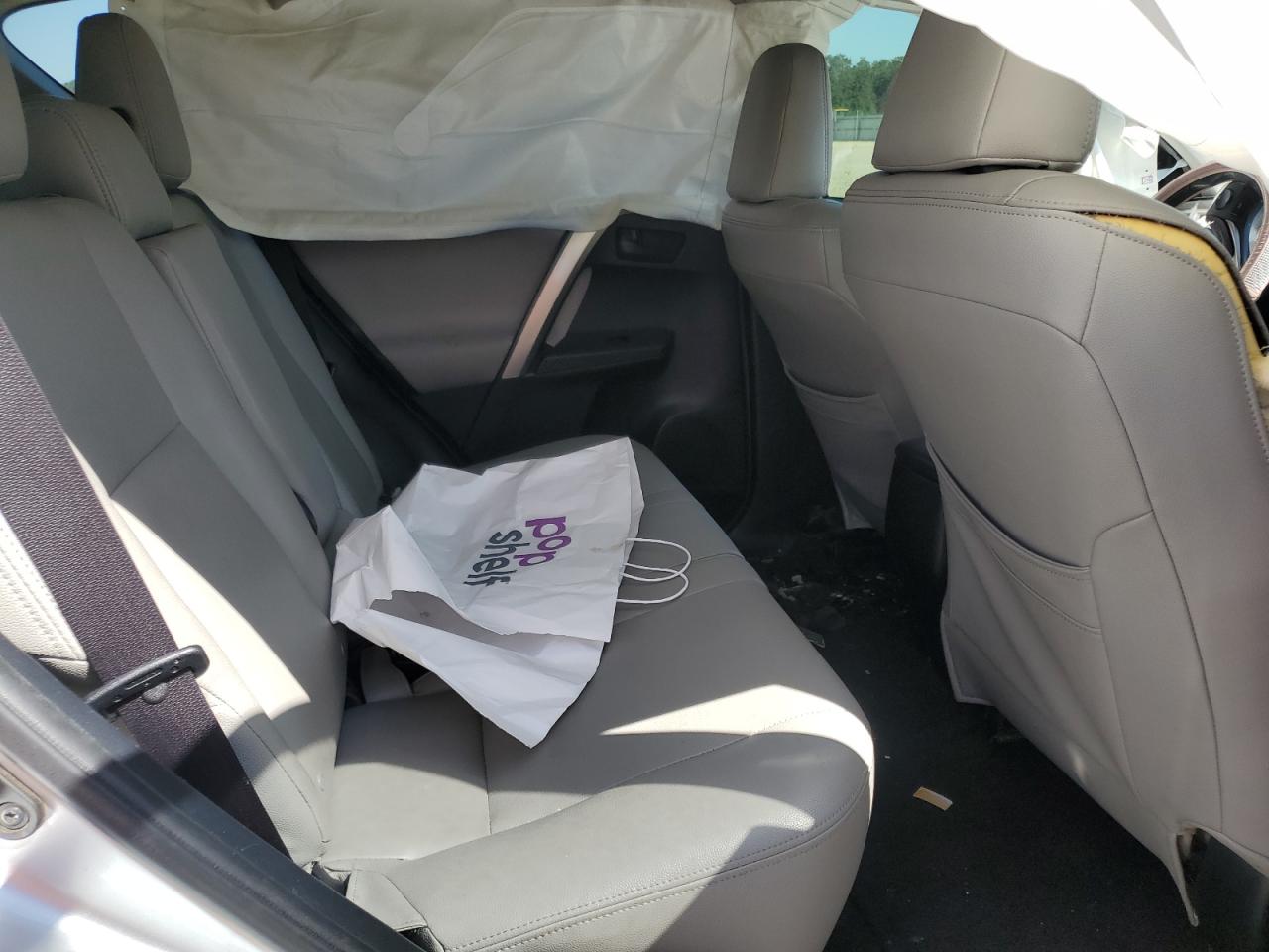 Toyota RAV4 Le Image 11