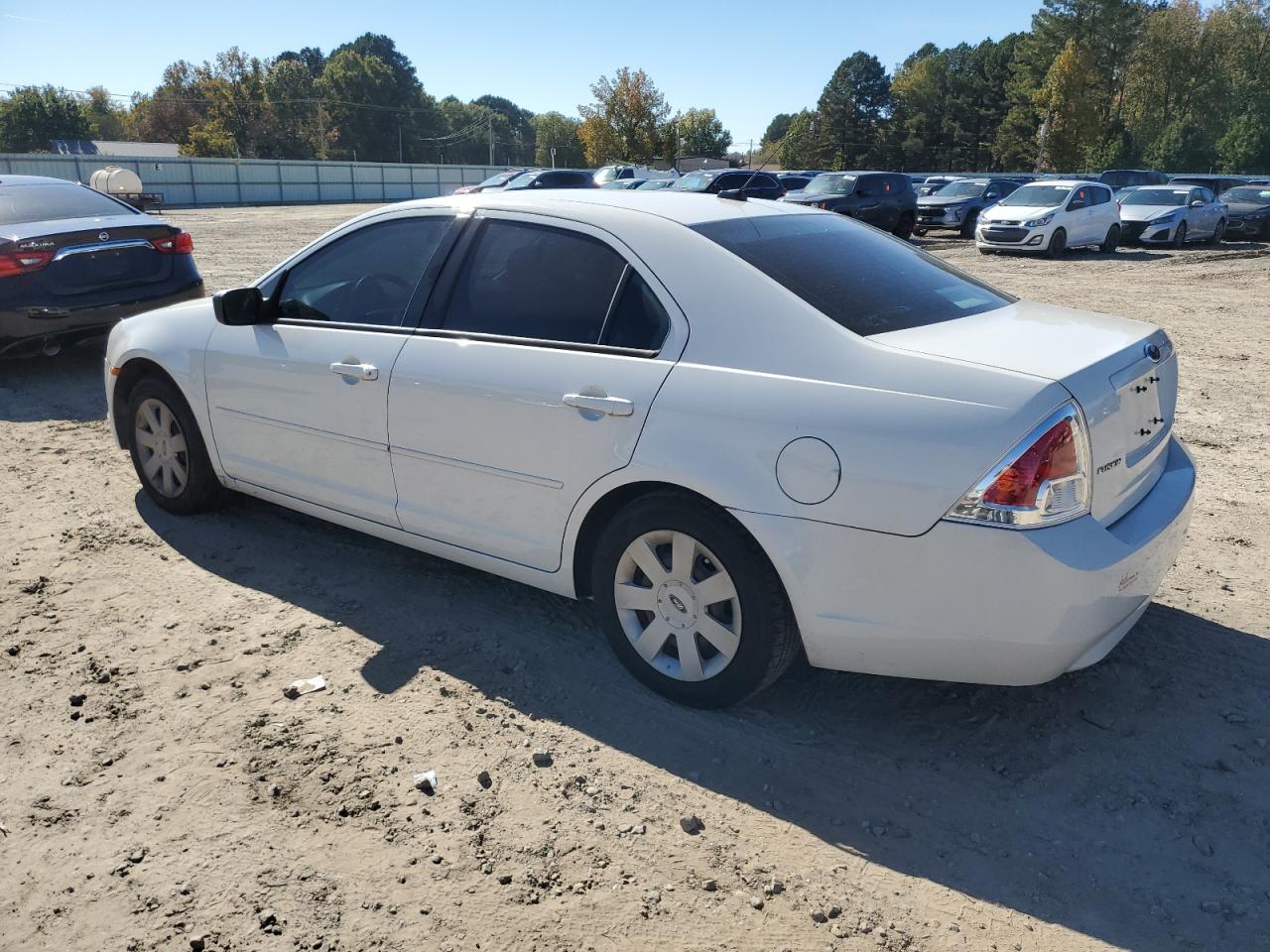 Ford Fusion S Image 5