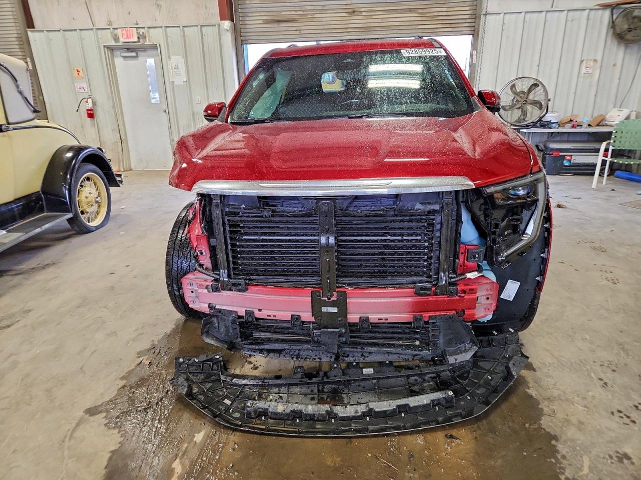 GMC Acadia Denali Image 3