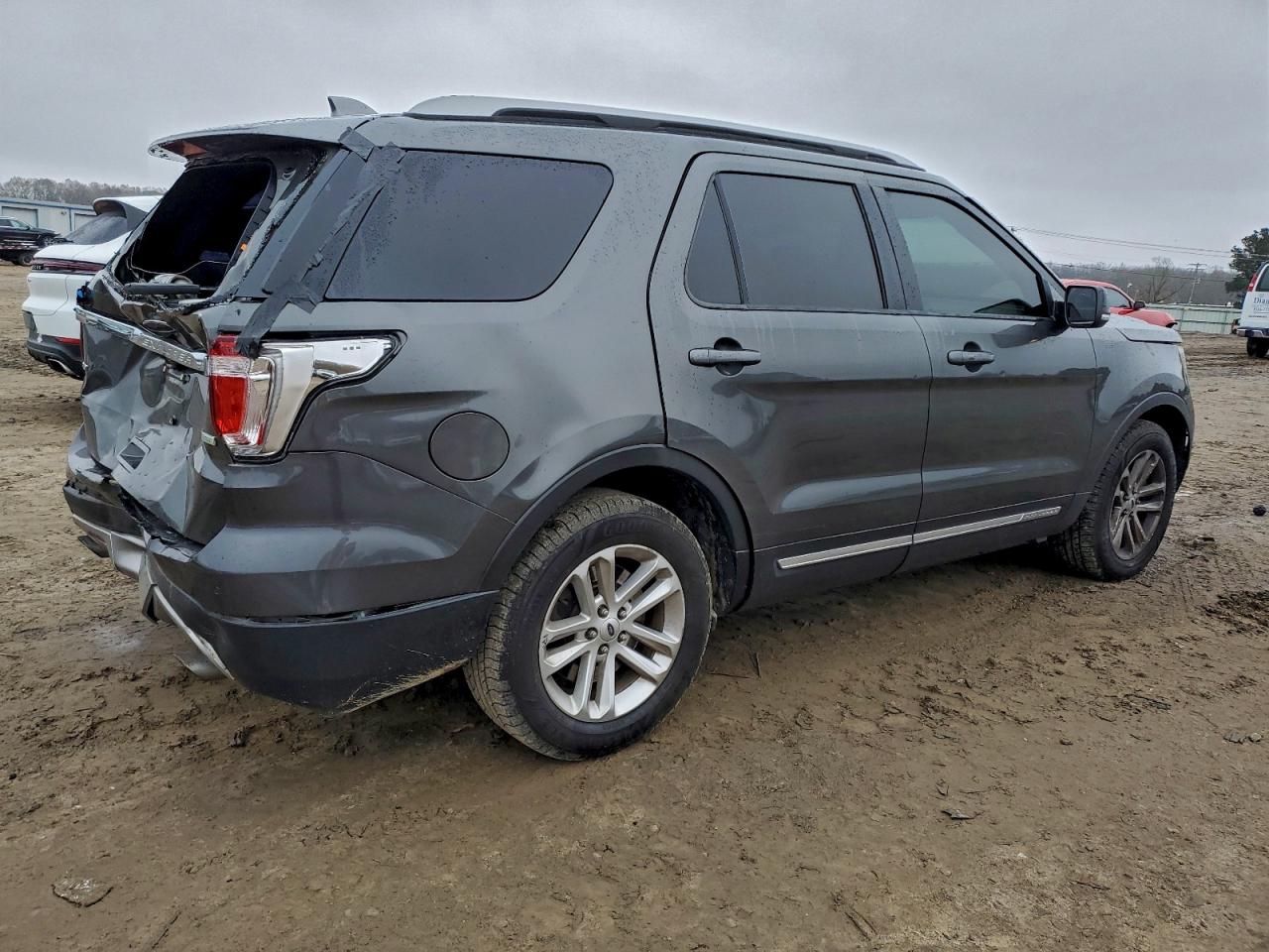 Ford Explorer Xlt Image 5