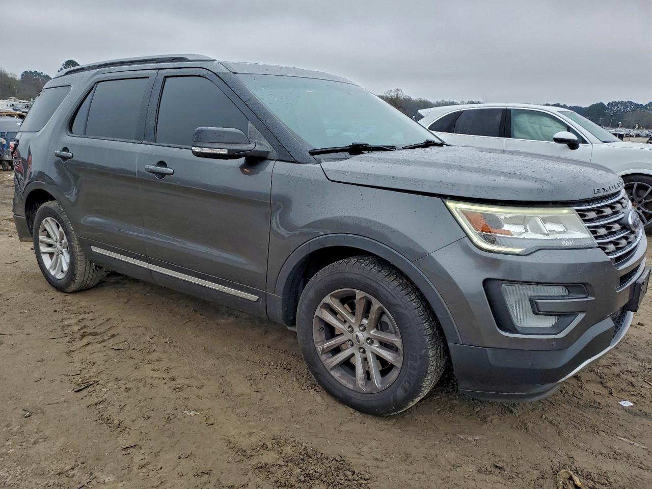 Ford Explorer Xlt Image 2
