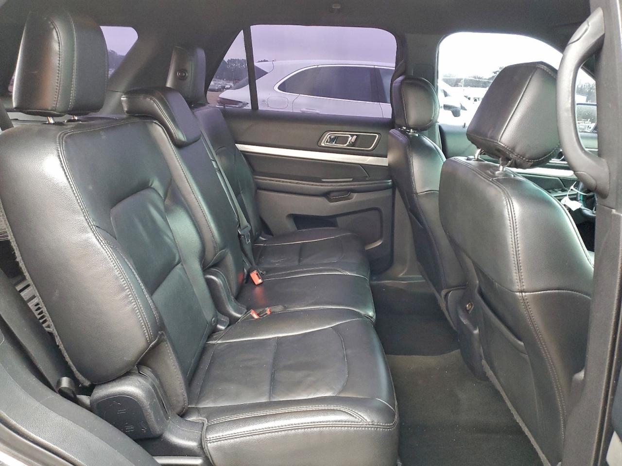 Ford Explorer Xlt Image 9