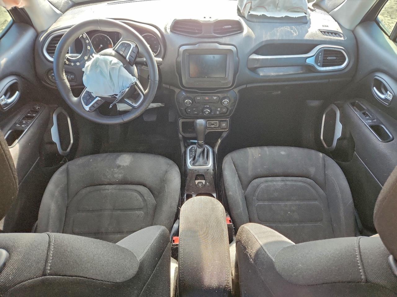 Jeep Renegade Latitude Image 9