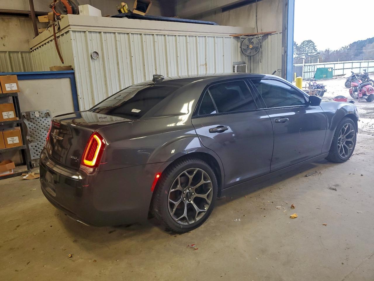 Chrysler 300 S Image 12