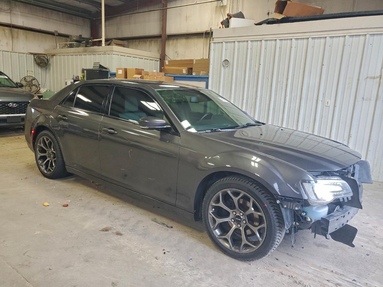 Chrysler 300 S Image 8