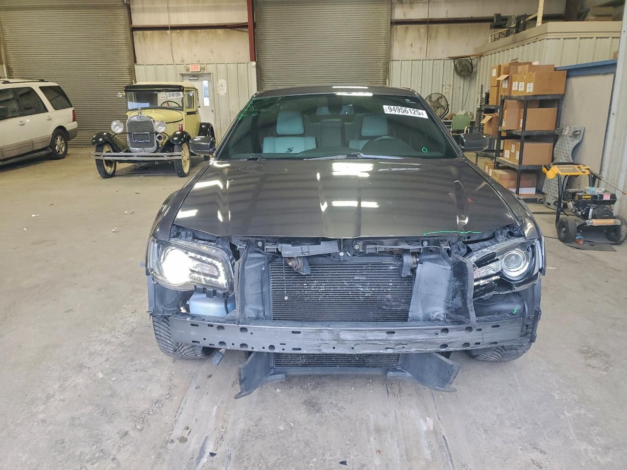 Chrysler 300 S Image 2