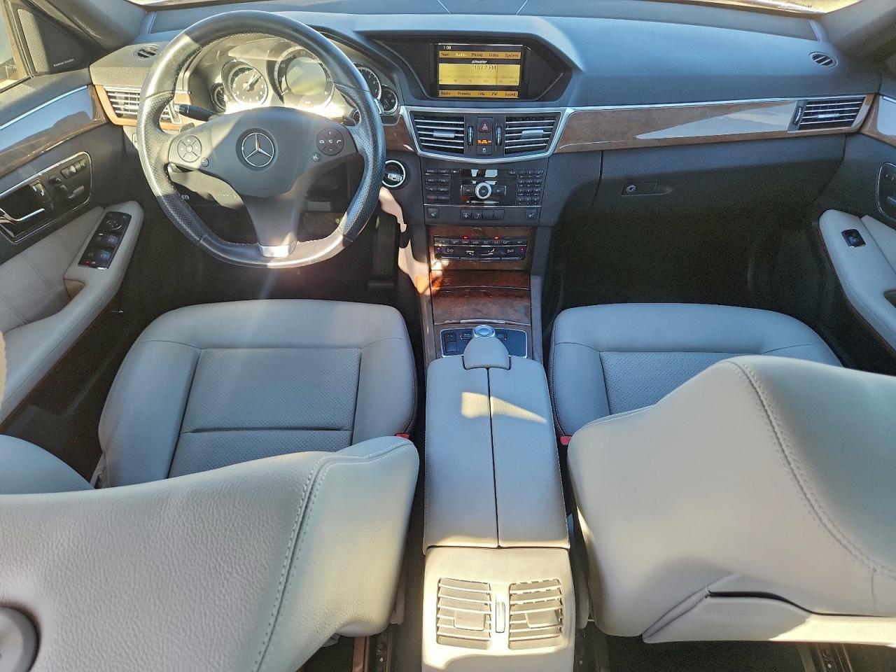 Mercedes-Benz E-Class 350 Image 4