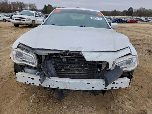 Chrysler 300 Image 4