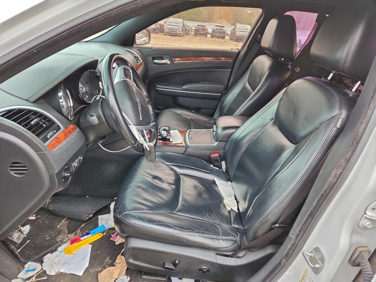 Chrysler 300 Image 10