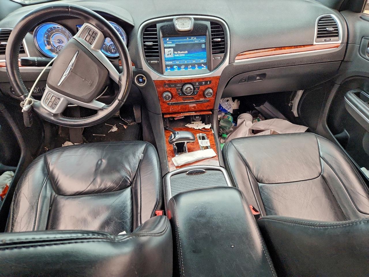 Chrysler 300 Image 11