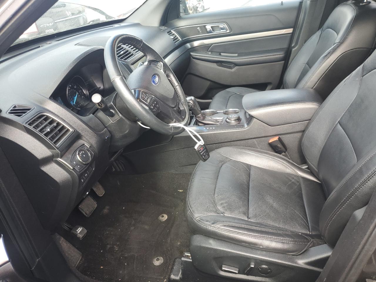 Ford Explorer Xlt Image 6