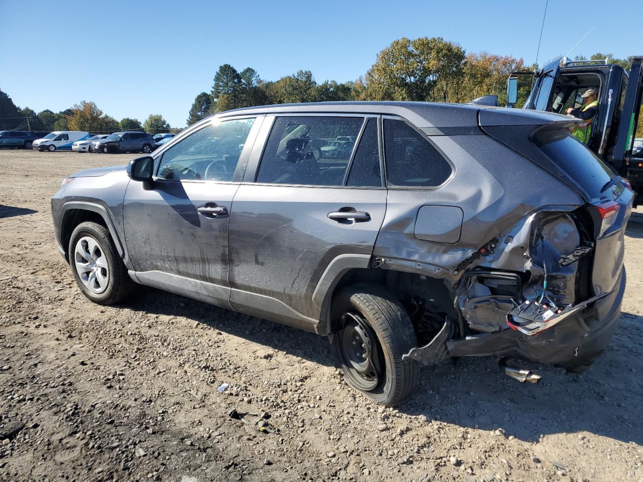 Toyota RAV4 Le Image 2