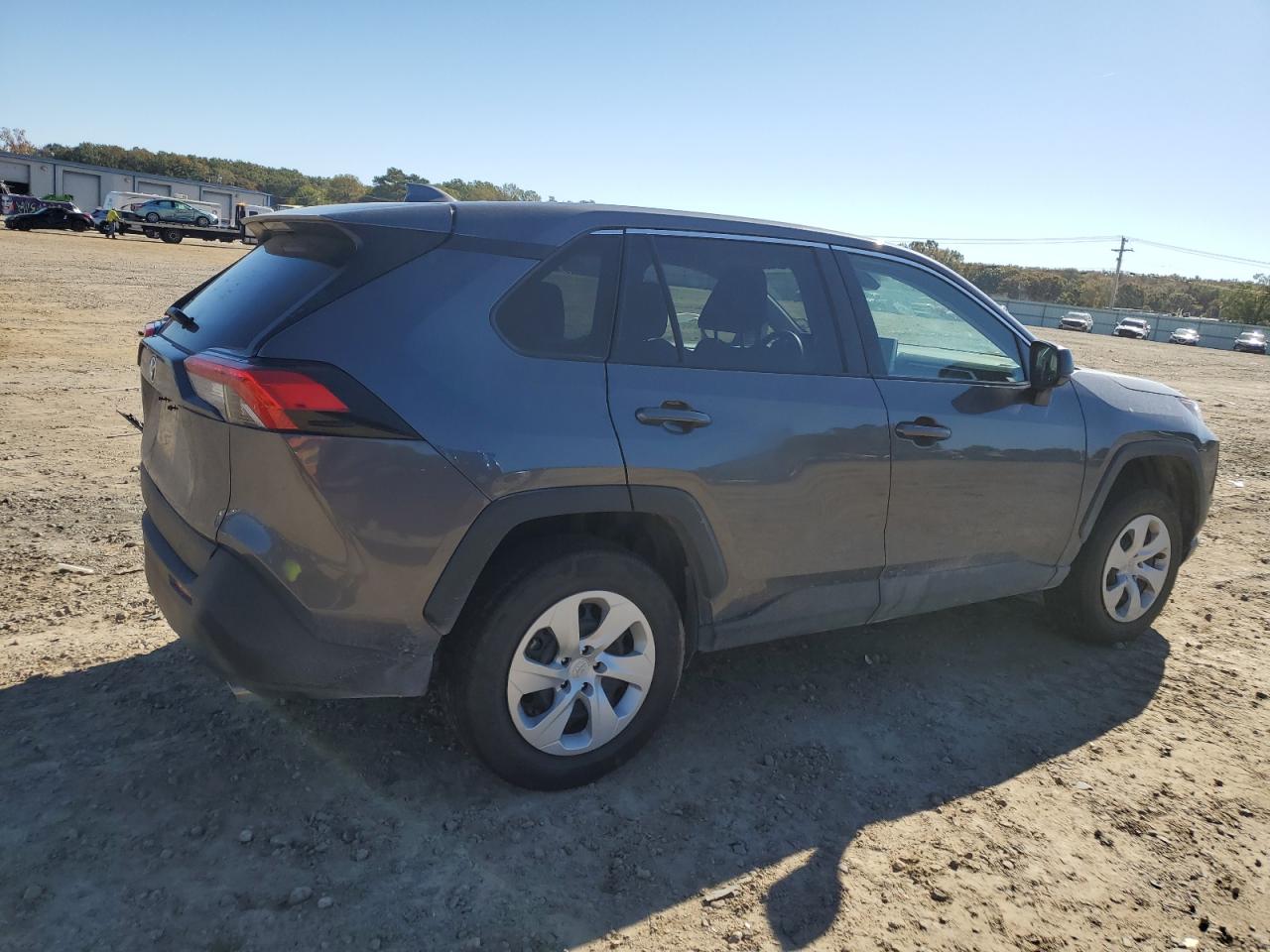 Toyota RAV4 Le Image 11