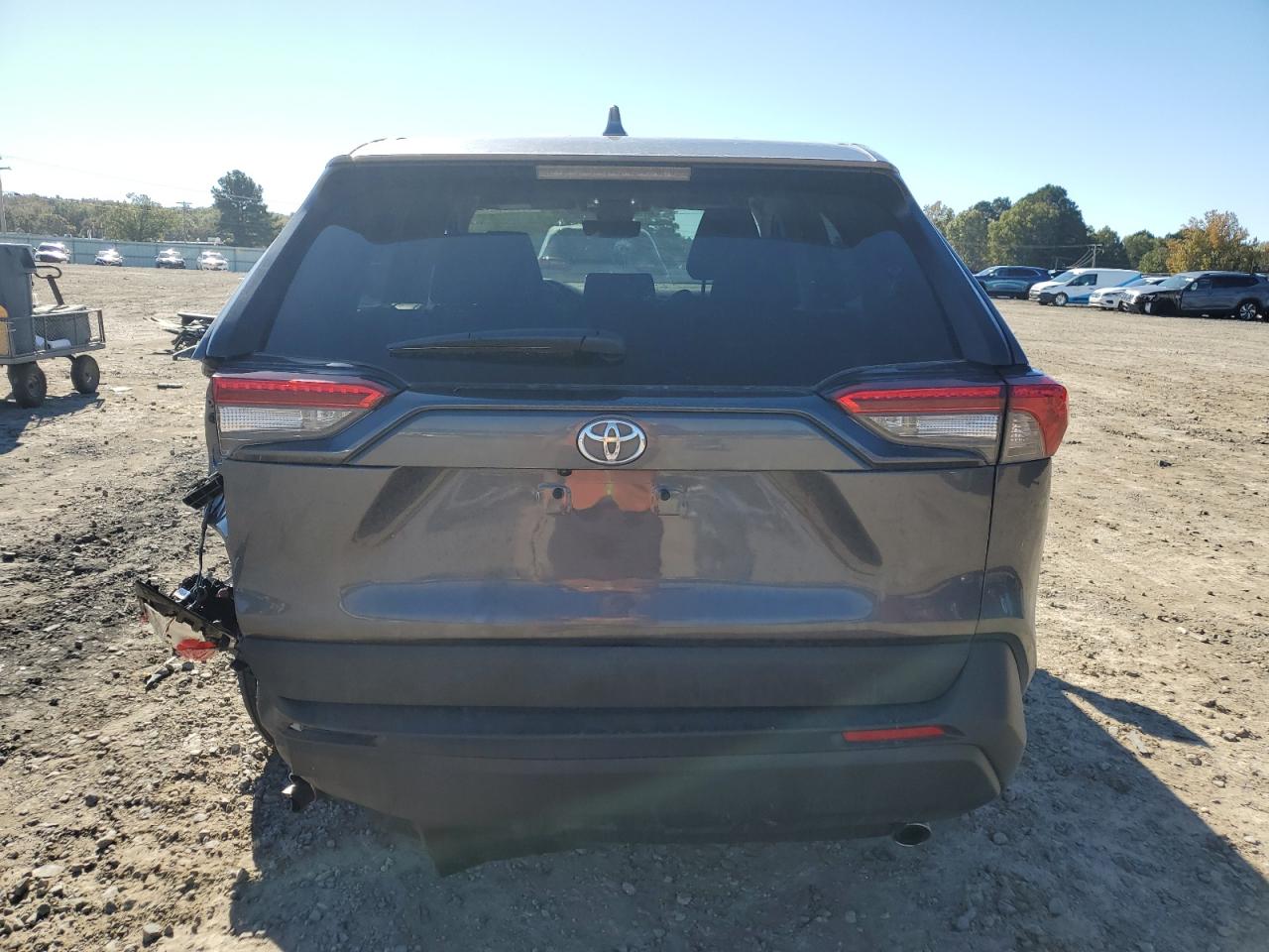 Toyota RAV4 Le Image 5