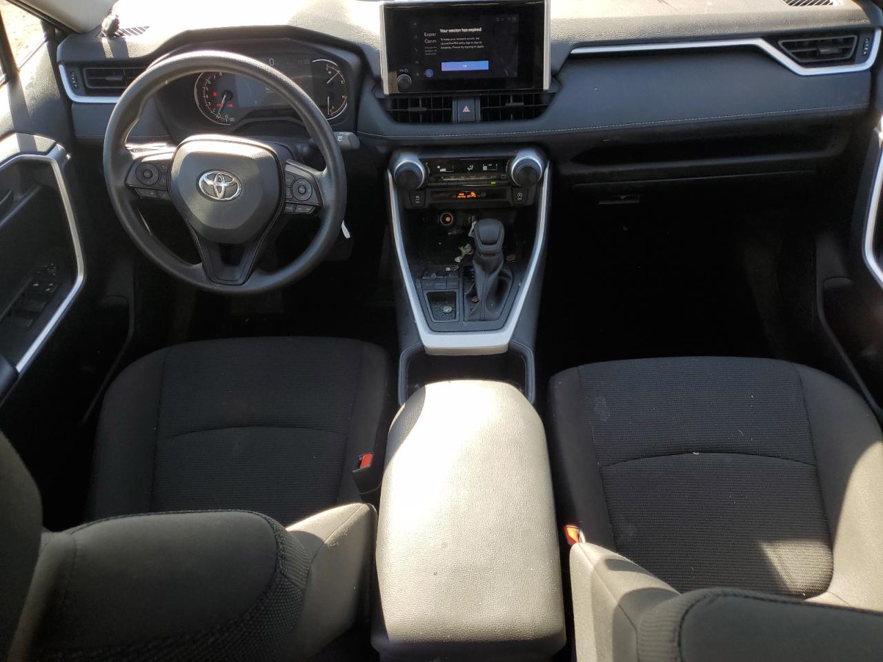 Toyota RAV4 Le Image 7