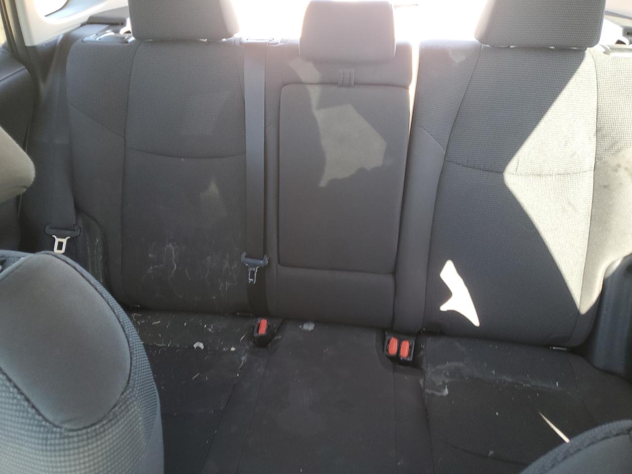 Toyota RAV4 Le Image 12