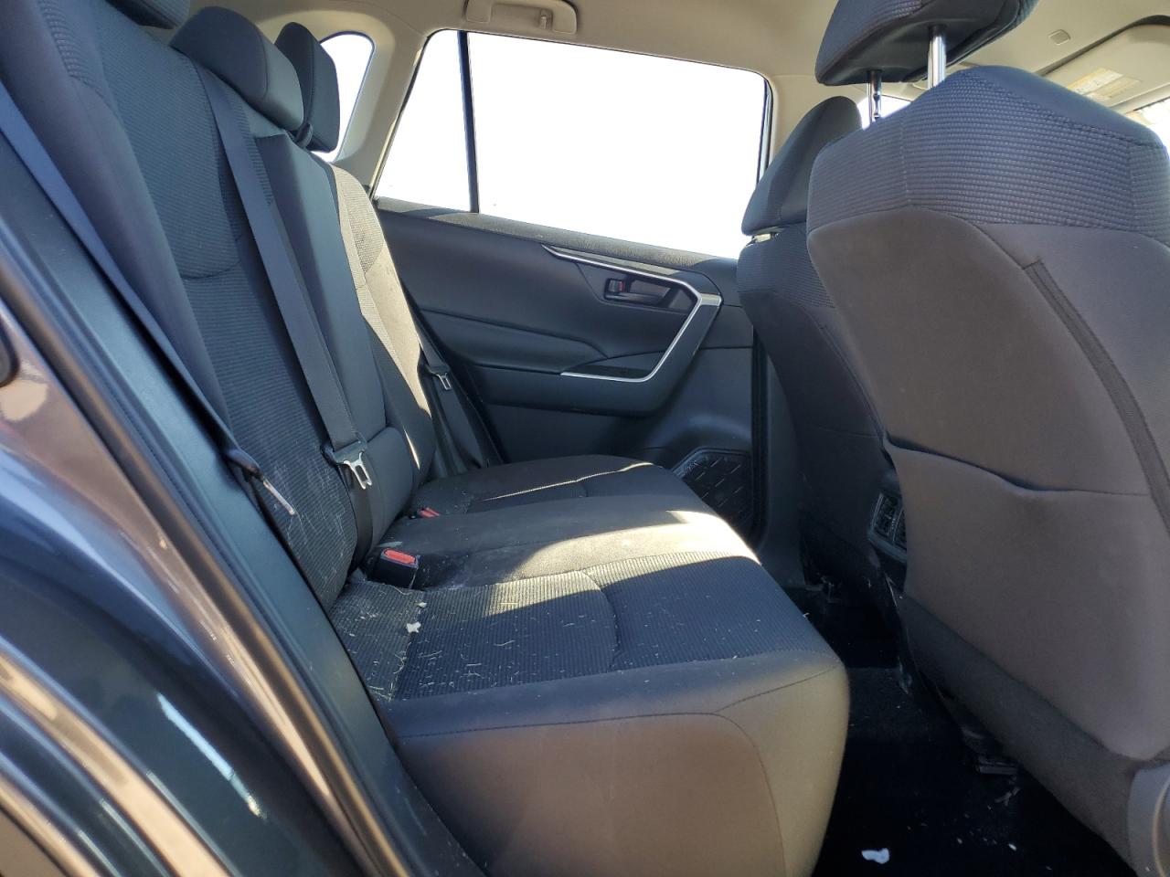 Toyota RAV4 Le Image 10